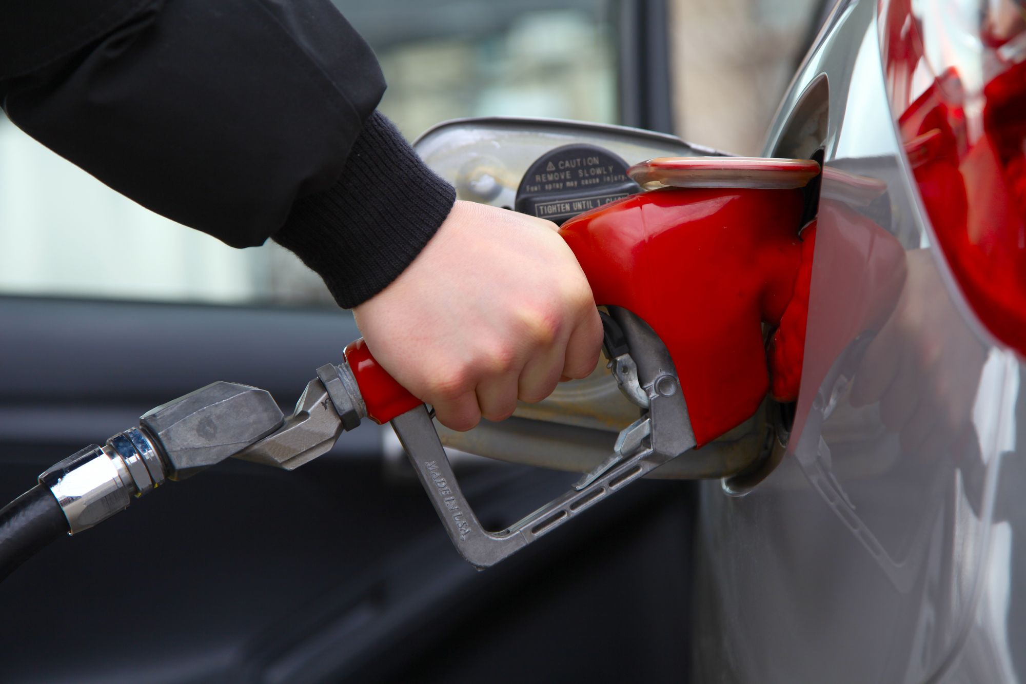 How to Put Gas in the Car  