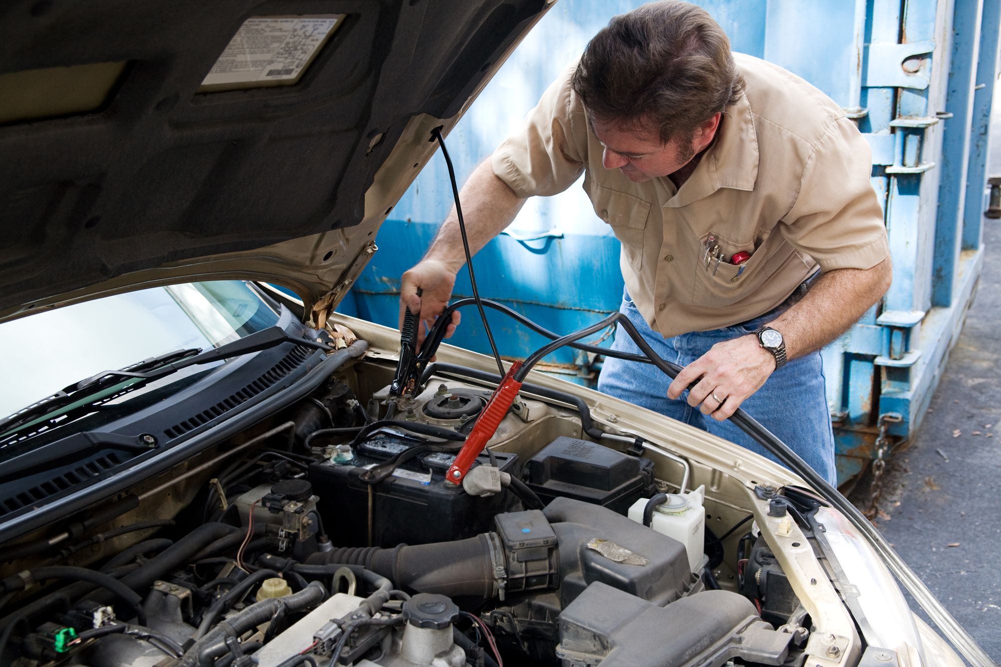How to jump start a dead battery 10 quick and easy steps: How to correctly - and safely - jump start a car with a dead battery